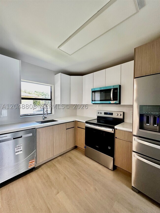 Building Photo - 2540 W 67th Pl