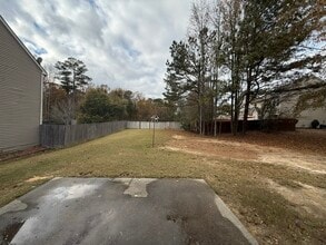 Building Photo - 2350 Walnut Tree Ct NE