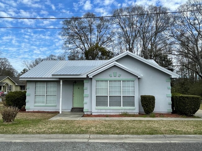 Building Photo - 301 Kirkland Ave