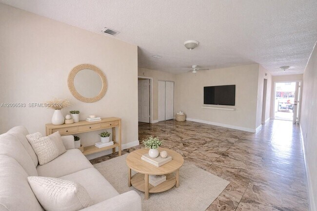 Foto del edificio - 3896 NW 207th St