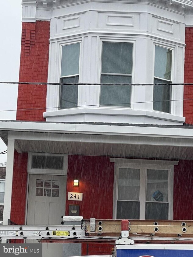 Primary Photo - 241 Farson St