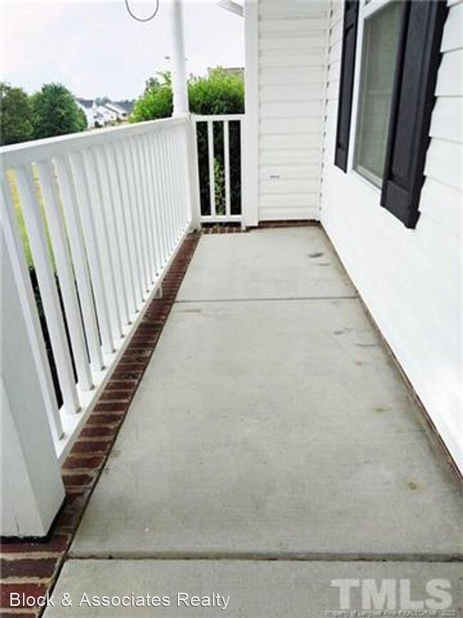 Building Photo - 3 br, 2 bath House - 68 Sunridge Dr.