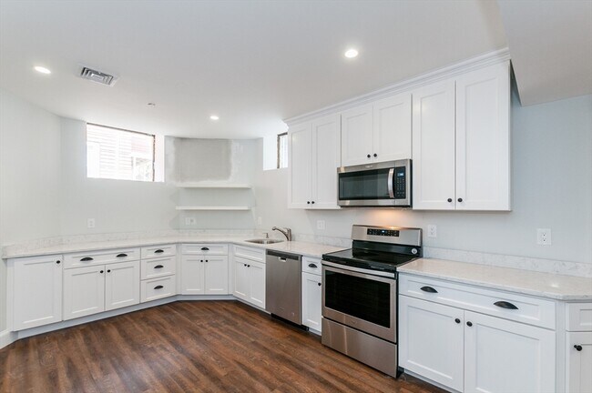 Building Photo - 34 Upham Ave