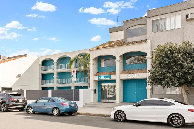 Foto del edificio - Latitude Apartments
