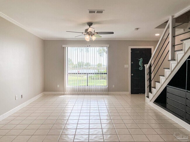 Foto del edificio - 15021 Innerarity Point Rd