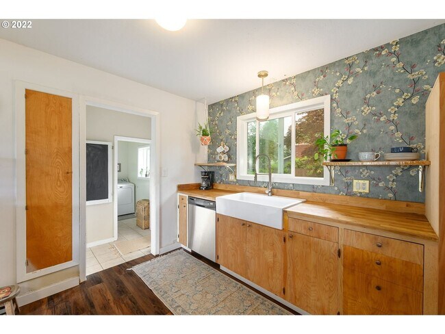 Foto del edificio - 301 NW 18th Pl