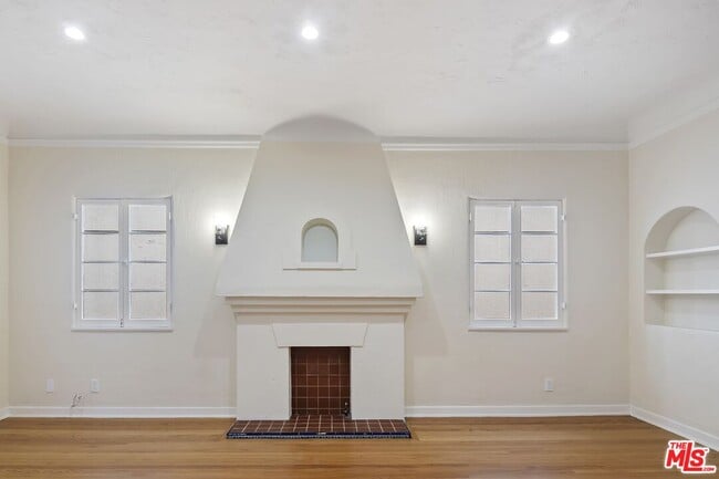 Building Photo - 1142 S Clark Dr