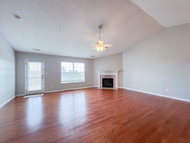 Foto del edificio - 2-Bedroom + office Condo Retreat with Pool Access