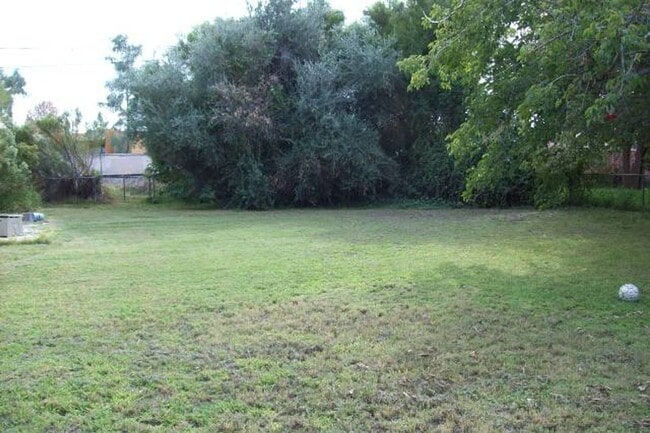 Building Photo - 1455 E Cedar St