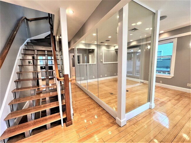 Foto del edificio - 15 Simms Court, Newton, MA 02465 - 3 BR 2....