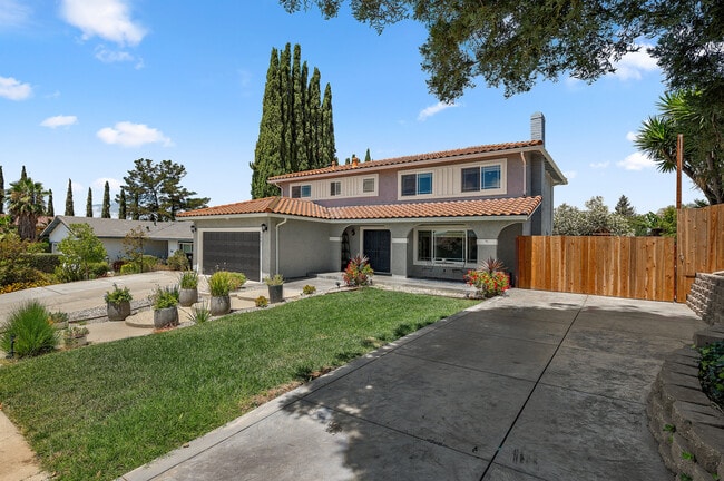Building Photo - 3661 Slopeview Dr