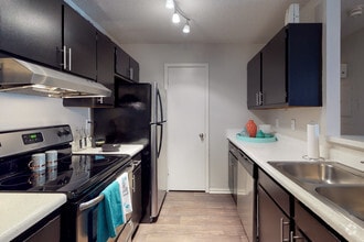 2BR, 2BA - 900 SF - Plantation Flats Apartment Homes