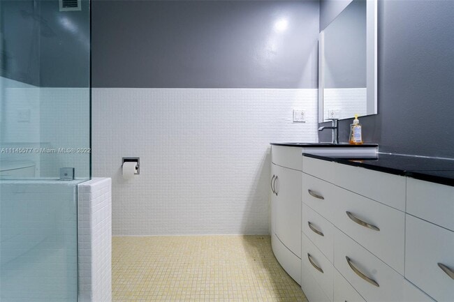 Building Photo - 5255 Collins Ave