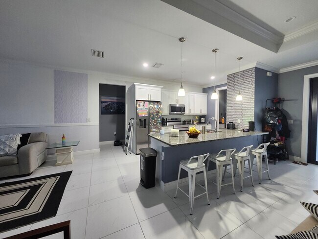 Foto del edificio - 2832 37th Ave NE