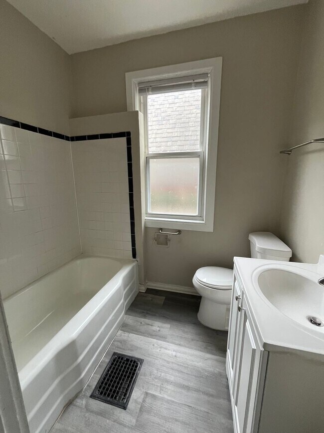 Photo - 5 Glenview Pl House