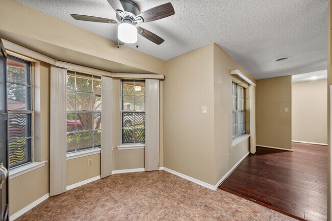 Building Photo - 1716 Ellington Dr