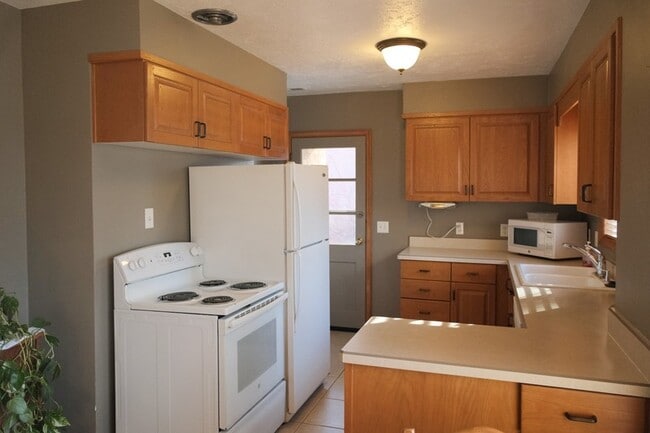 Building Photo - 683 N 300 E