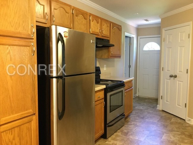 Building Photo - Adorable 3 Bedroom Home