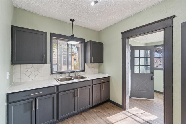 Foto del edificio - 1809 Maplewood Ave