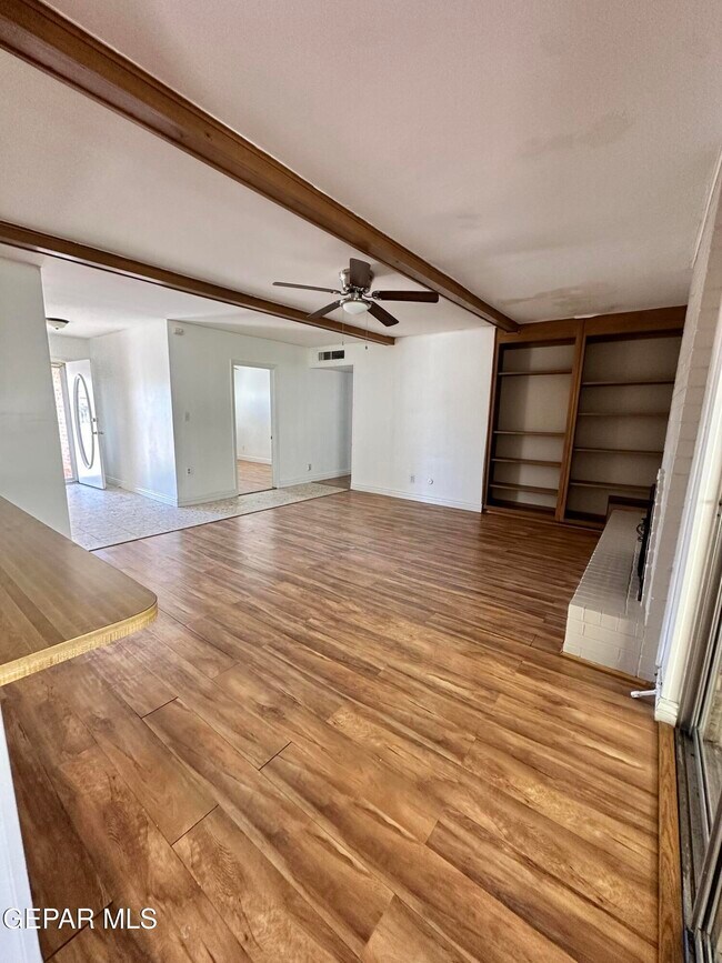 Foto del edificio - 1309 Lonewood Dr