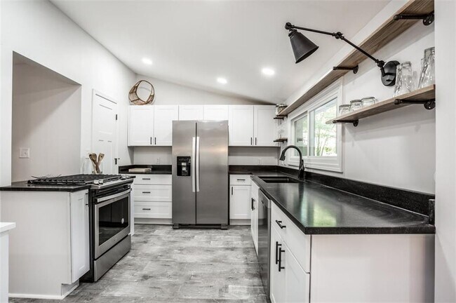Building Photo - 320 Fitch Pl