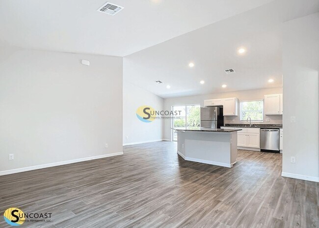 Foto del edificio - 17389 Tyler Ave