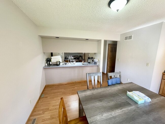 Building Photo - 2048 Plaen View Dr