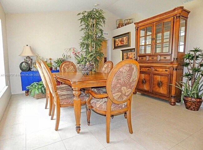 Foto del edificio - 4462 SW Daemon St