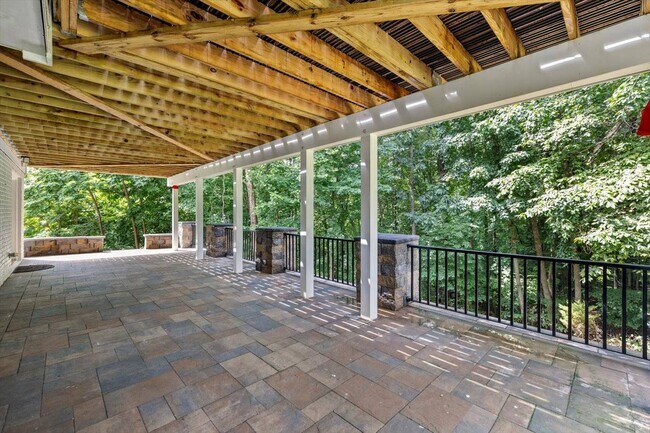Building Photo - 1010 Hotchkiss Ct