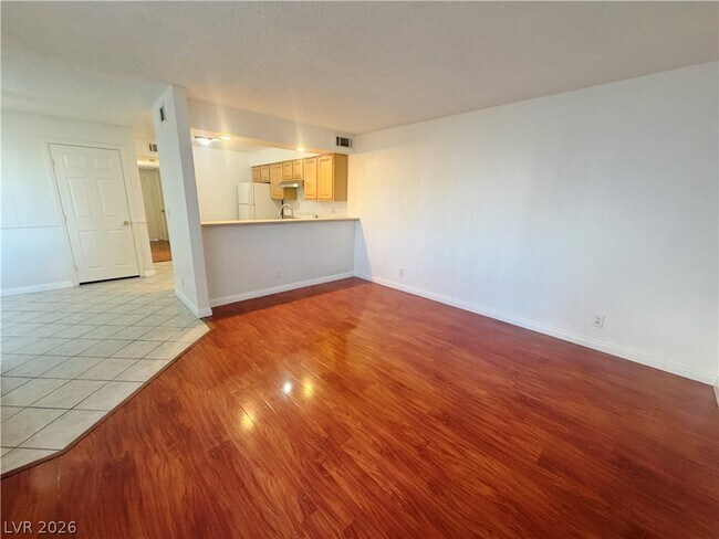 Foto del edificio - 4264 Tara Ave