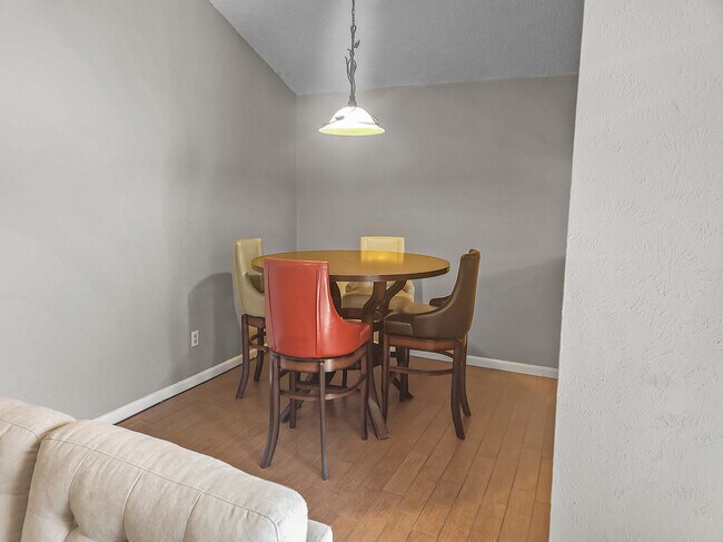 Furnished - 606 Bellaire Dr