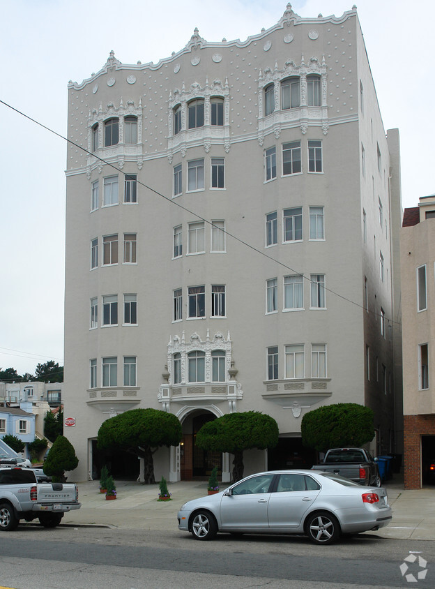 Foto del edificio - 250 Point Lobos Ave