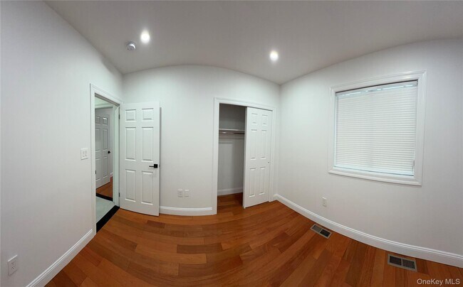 Foto del edificio - 43-35 189th St