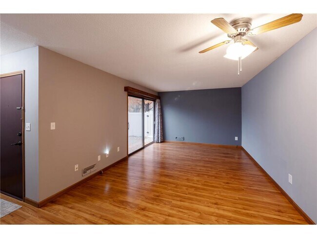 Foto del edificio - 3290 Lower 67th St E