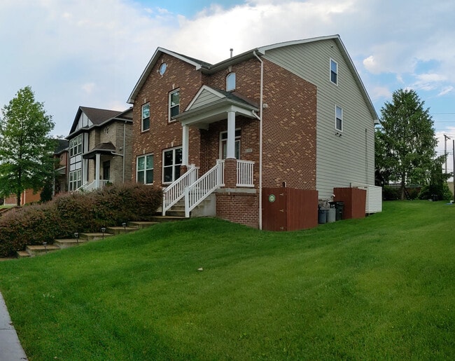 Building Photo - 1107 Yale Ave