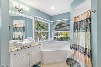 Building Photo - 2101 SW 29th Terrace