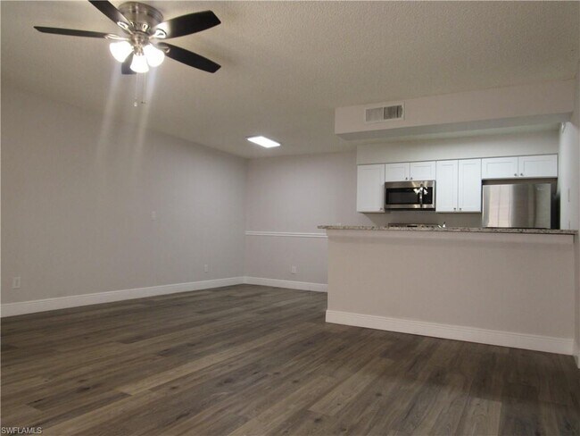 Building Photo - 5303 Summerlin Rd