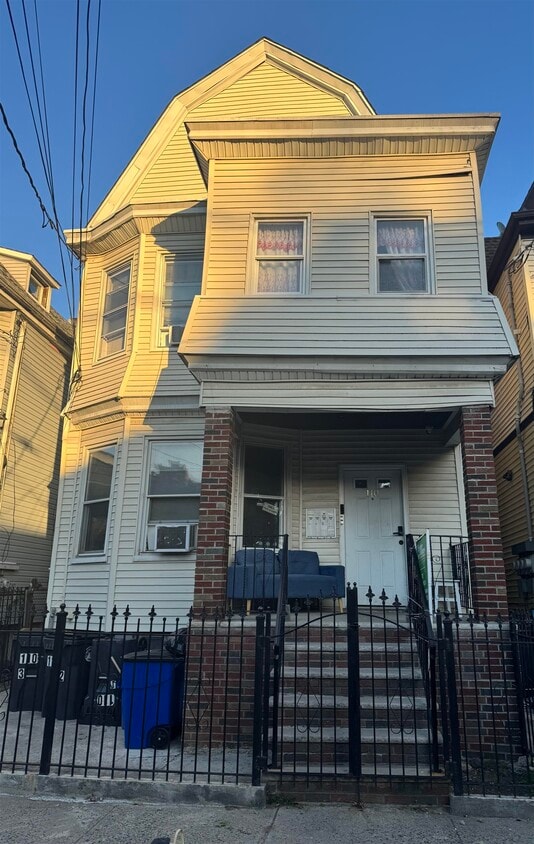 Primary Photo - 110 Lincoln Ave