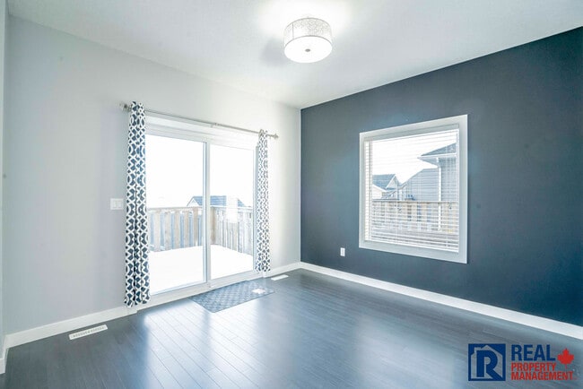 Photo du bâtiment - 8734 - 72nd Avenue