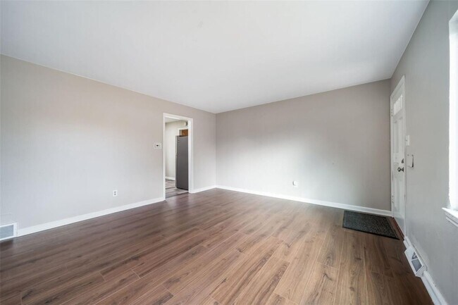 Building Photo - North Elmira Street