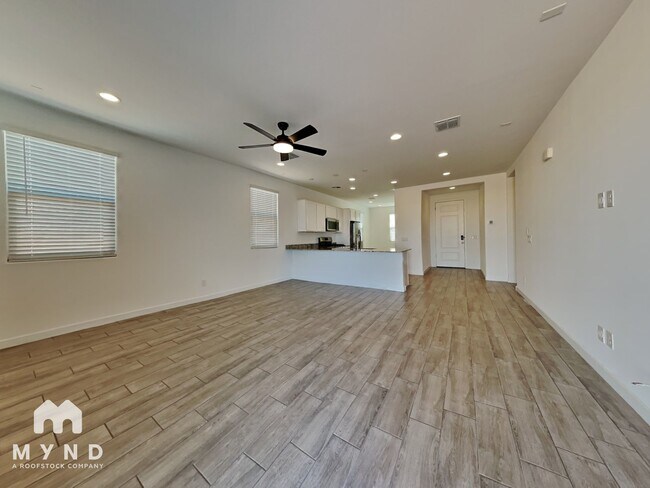 Building Photo - 438 E Diamond Dr