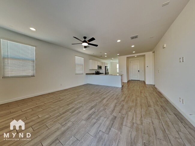 Foto del edificio - 438 E Diamond Dr