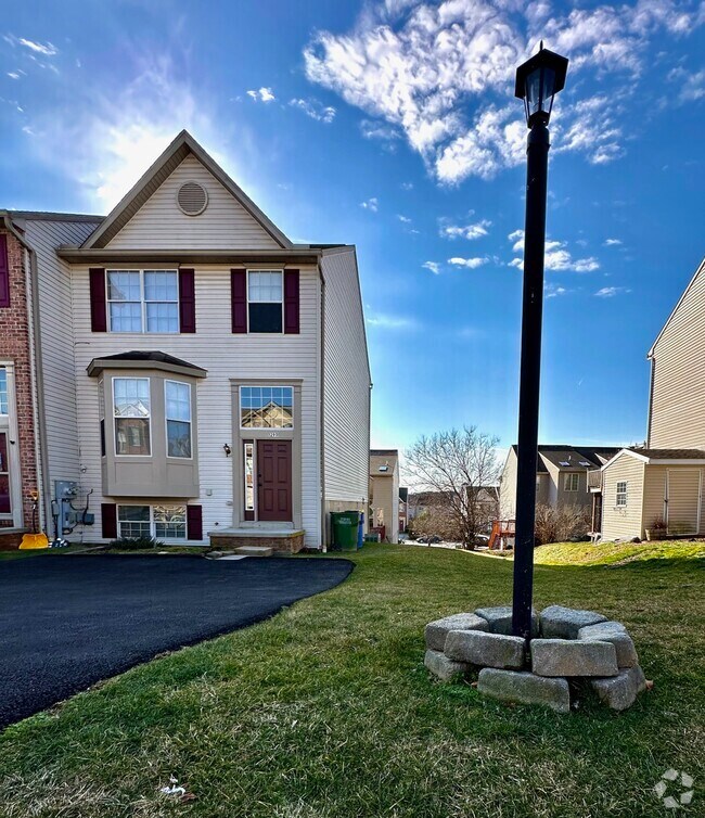 Colonial Hills Pet Friendly Apartments for Rent Hanover, PA 1