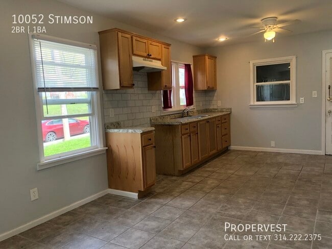 Building Photo - Open-Floor Beautiful Two-Bedroom at Amazin...