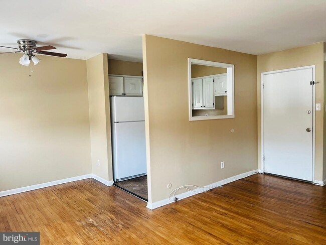 Building Photo - 3764 Genesee Dr