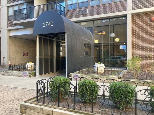 Building Photo - 2740 N Pine Grove Ave