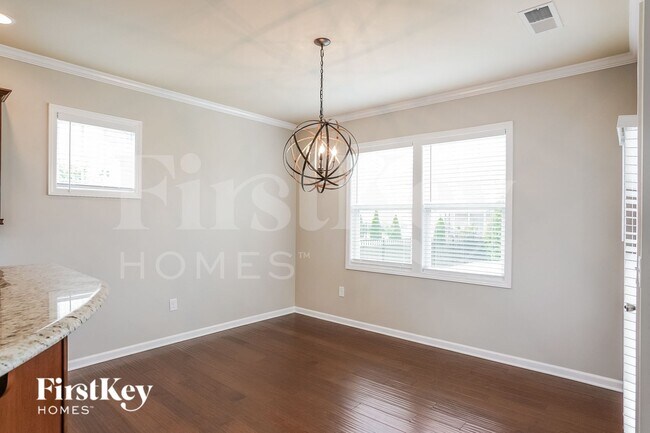 Foto del edificio - 175 Heathwood Dr