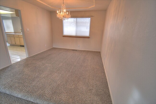 Foto del edificio - 4BD/3BA Available for Move In! Northeast Heights