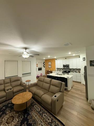 Foto del edificio - 8432 Butterfly Ln