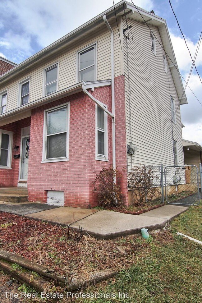 324 E Vine St, Pottstown, PA 19464 Condo for Rent in Pottstown, PA